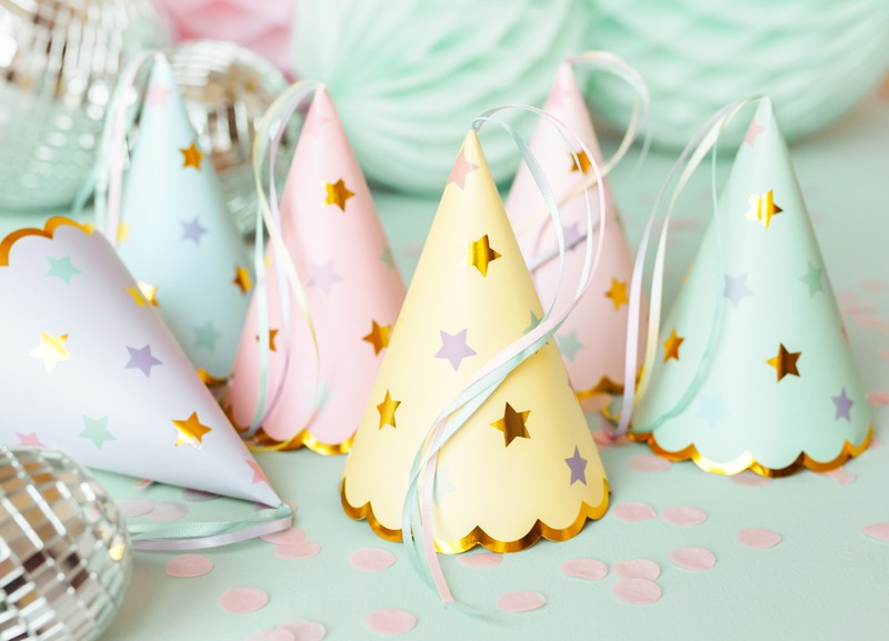 chapeu-em-papel-cone-com-estrelas-coloridas-mix-145-cm